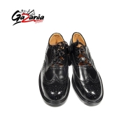   This executive grade pair of highland shoes is perfect for formal occasions and are made from supe